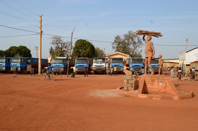 Comme à Djougou, un impressionnant parc d’engins et un personnel qualifié sont déjà mobilisés pour entamer les travaux avec célérité et qualité.