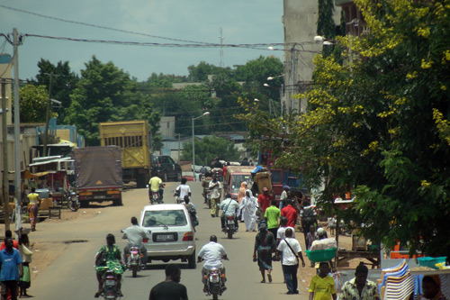 Amélioration des voies à Kara: EBOMAF améliore les voies de Kara