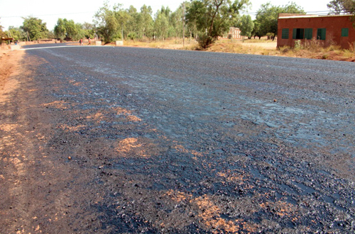 Route Koudougou-Dédougou :Le bitume a commencé à couler