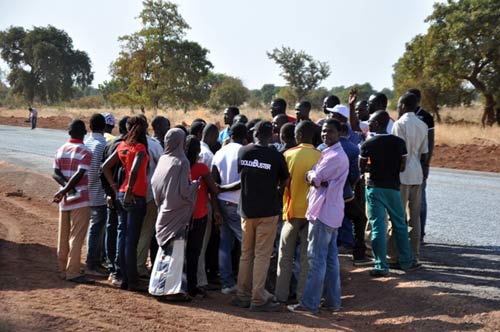 Formation en génie civil:  Des étudiants de 2IE découvrent le chantier de la RN 14