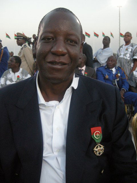 Décoration du 11-Décembre : Le PDG du Groupe EBOMAF élevé au rang d’Officier de l’Ordre national