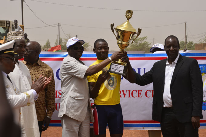 30 ans du SND:   EBOMAF soutient une course cycliste sur la RN 14