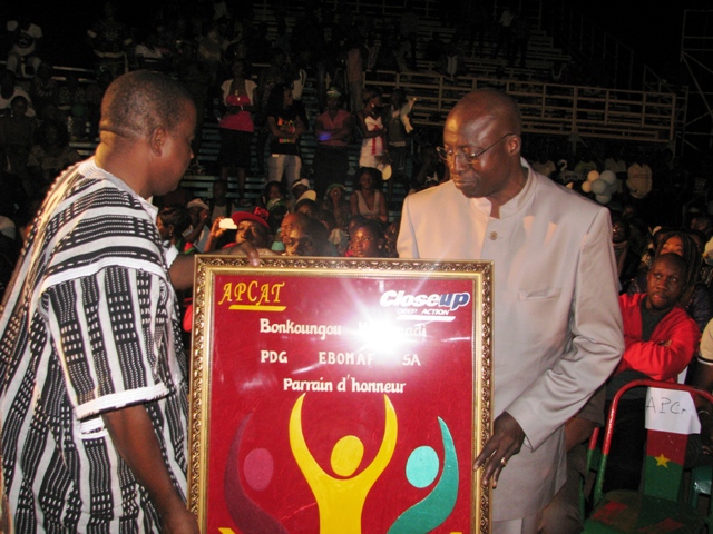 Parrainage de «Vacances loisirs» 2014 : EBOMAF concourt à l’épanouissement de la jeunesse burkinabè