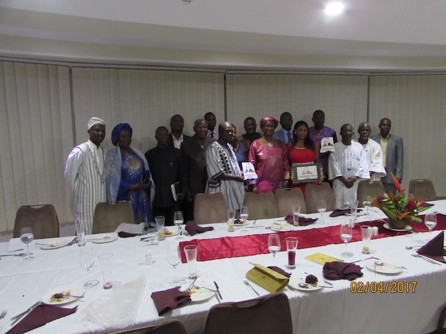 Responsabilité sociale d’entreprise : EBOMAF reçoit le « Premier Prix d’entreprise humanitaire de l’année 2016 »