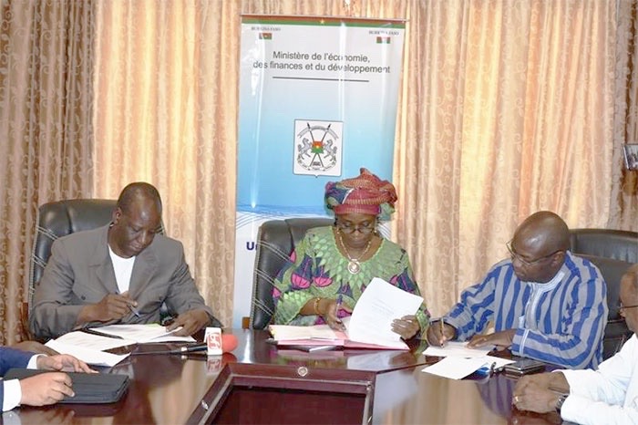 EBOMAF-BF : Signature du contrat de construction du boulevard périphérique de Ouagadougou